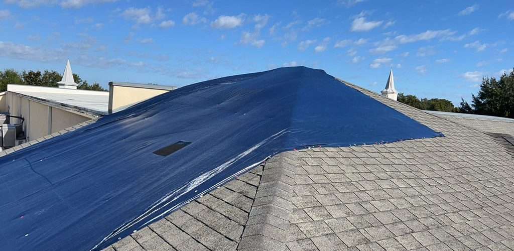 1b139c3b-4fe0-491b-875f-437bd8aa1969 Emergency Roof Tarping in Mount Dora: A Homeowner’s Quick Guide - Skymark Roofing